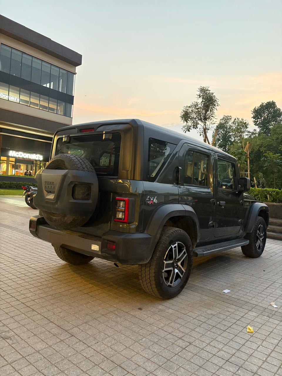 Thar Roxx 4×2 (Automatic) - Image 9